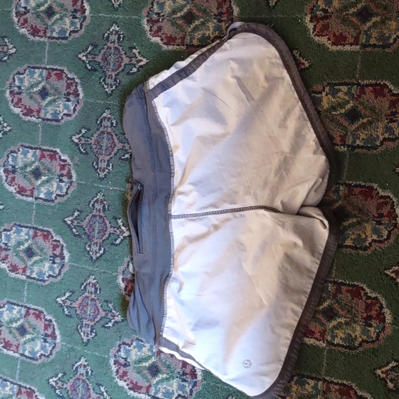 Lululemon Groovy Run Short - Picture 2 of 9